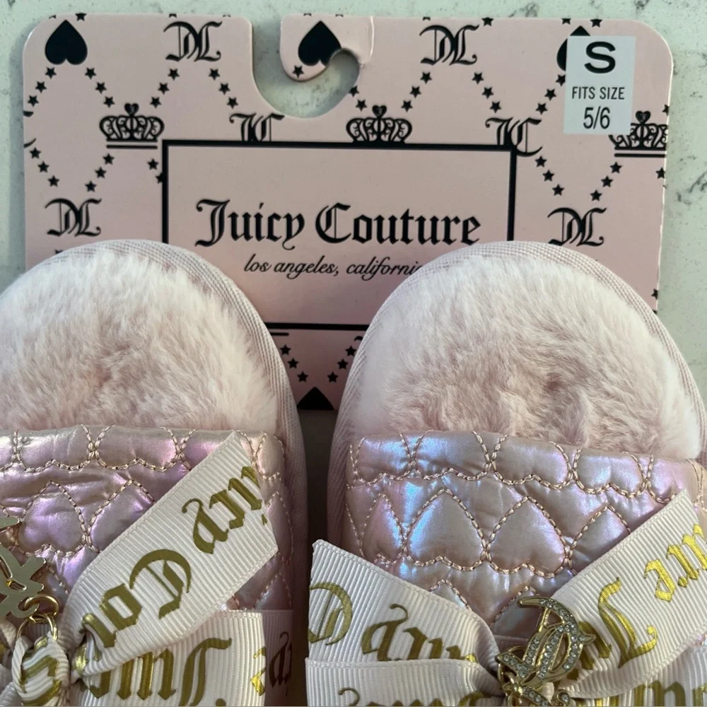 Juicy Couture Pink faux fur inside quilted upper Slippers with gold charms New - Picture 3 of 4